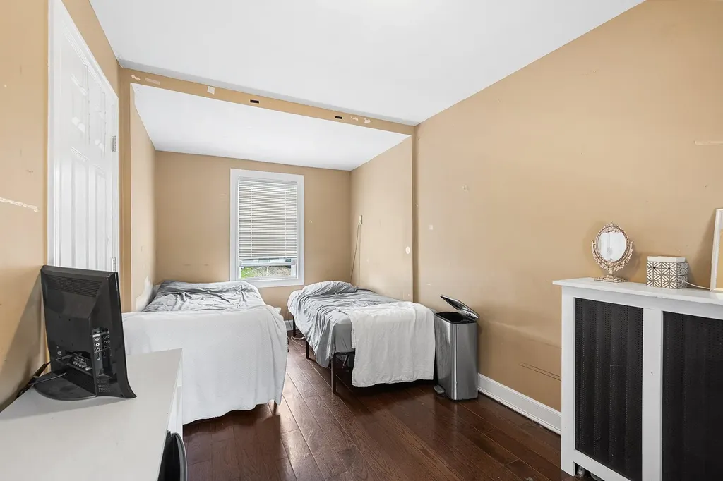 14 E Seaman Avenue Freeport NY 11520
