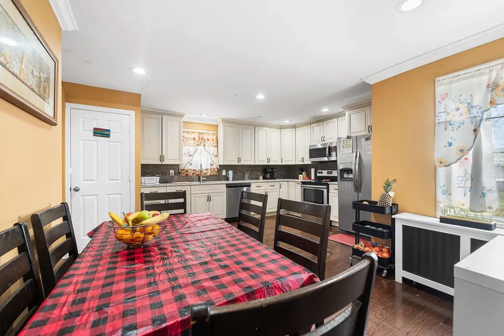 14 E Seaman Avenue Freeport NY 11520