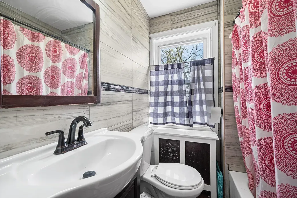 14 E Seaman Avenue Freeport NY 11520