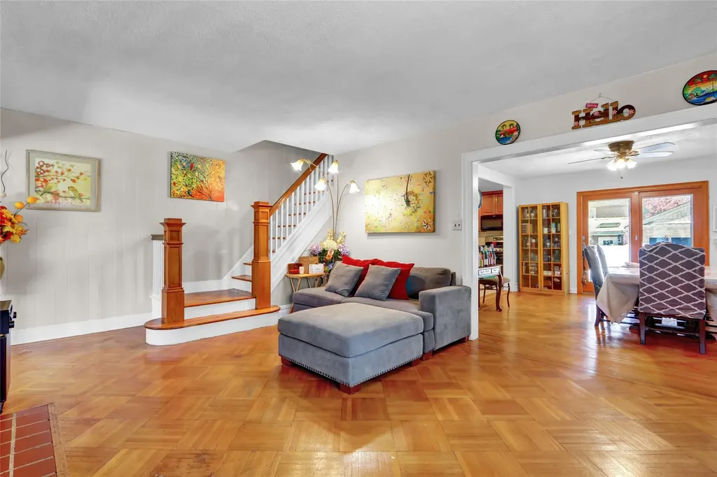 273 E Beverly Parkway Valley Stream NY 11580
