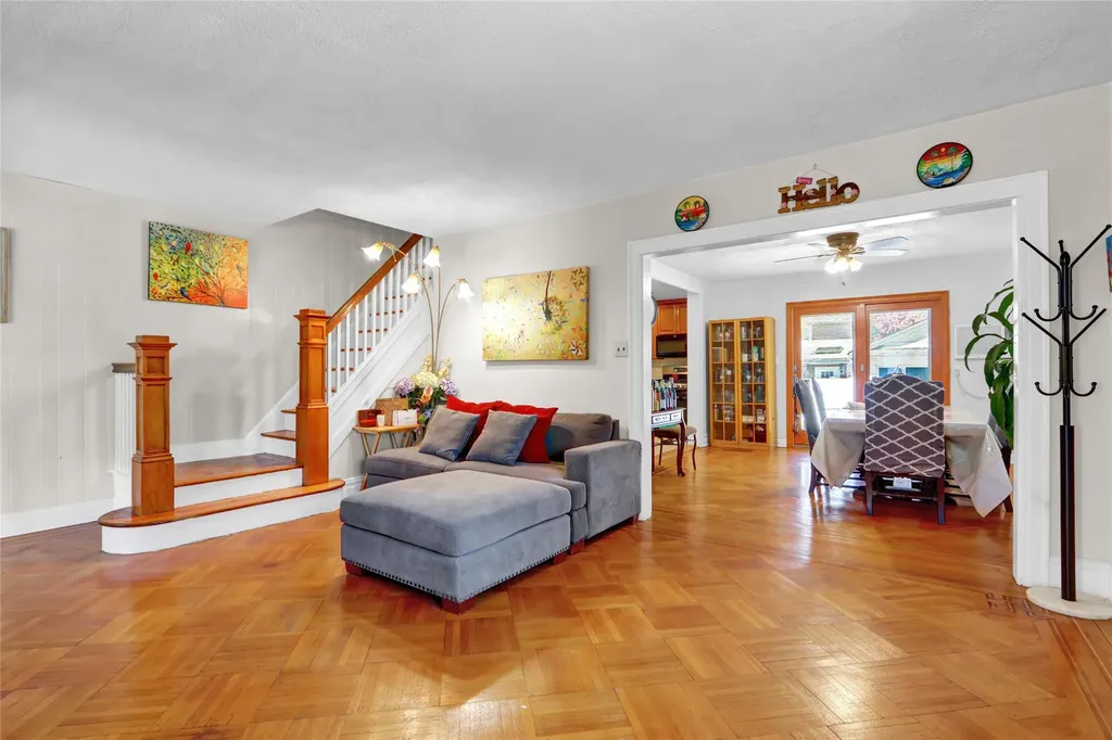 273 E Beverly Parkway Valley Stream NY 11580