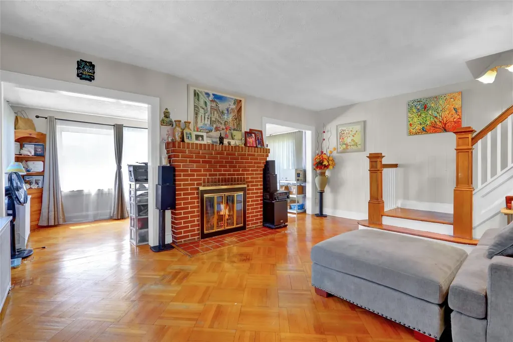 273 E Beverly Parkway Valley Stream NY 11580