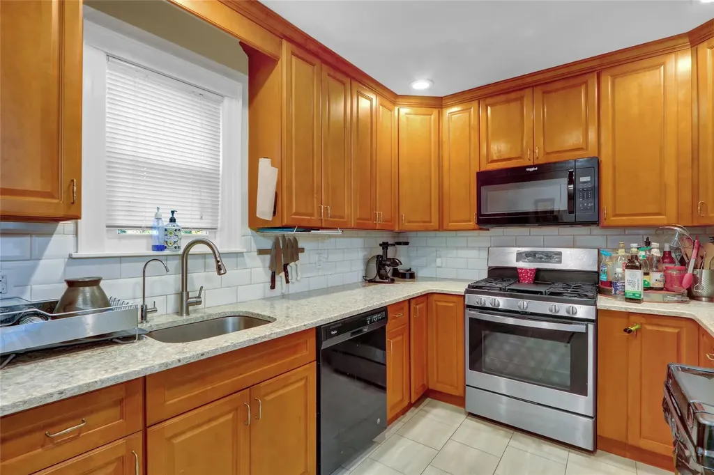 273 E Beverly Parkway Valley Stream NY 11580
