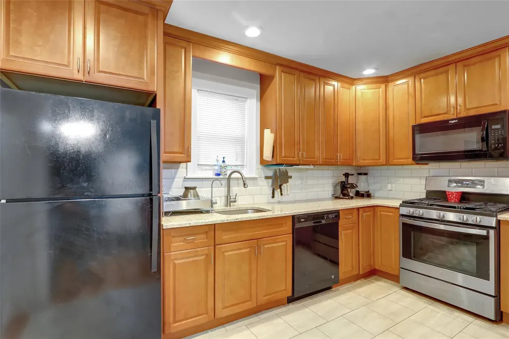 273 E Beverly Parkway Valley Stream NY 11580