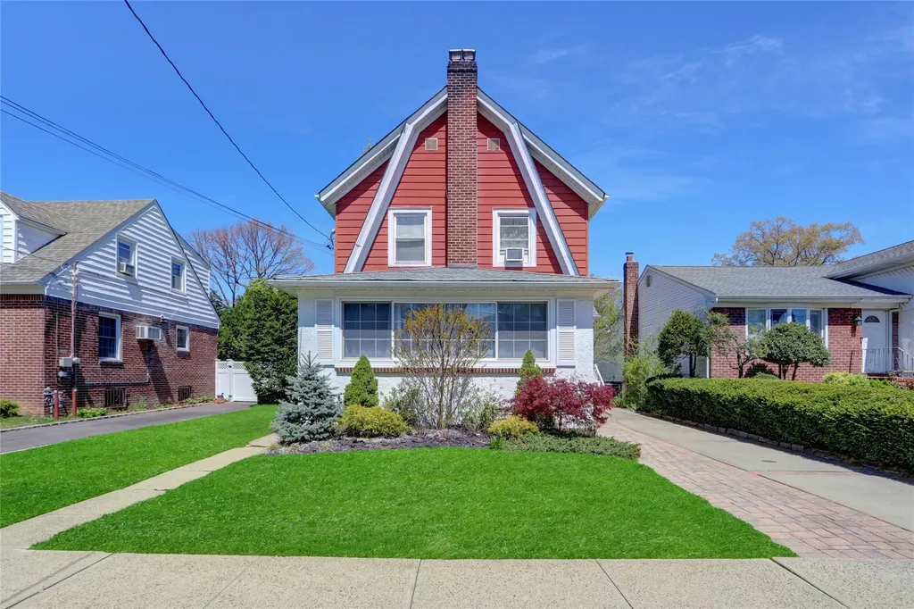 273 E Beverly Parkway Valley Stream NY 11580