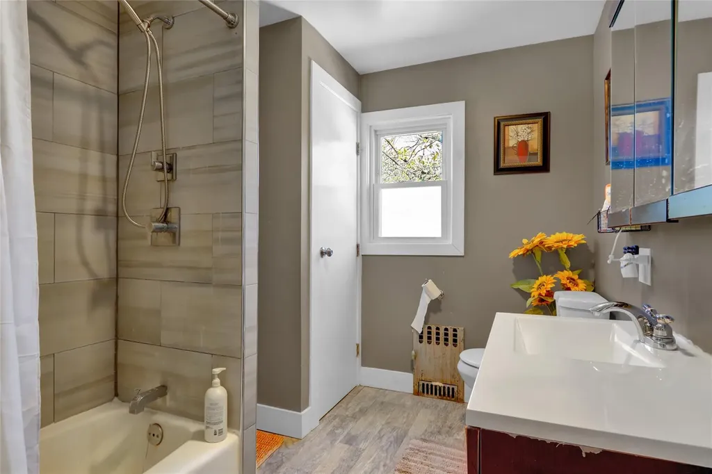 273 E Beverly Parkway Valley Stream NY 11580