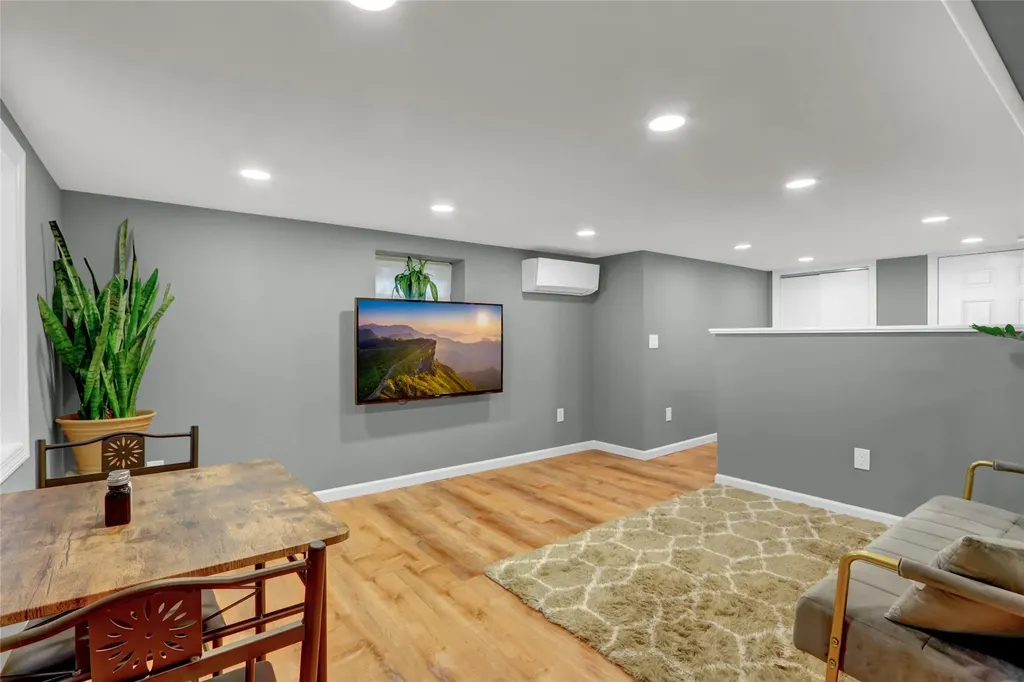 273 E Beverly Parkway Valley Stream NY 11580