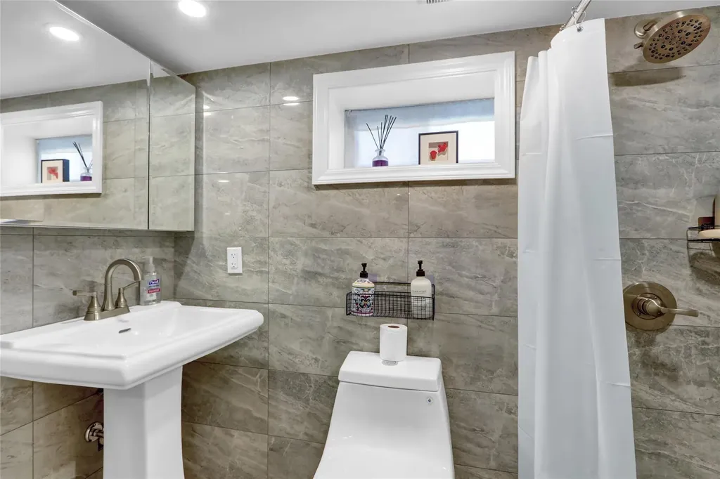 273 E Beverly Parkway Valley Stream NY 11580