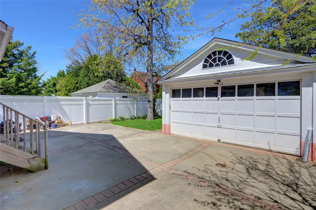 273 E Beverly Parkway Valley Stream NY 11580