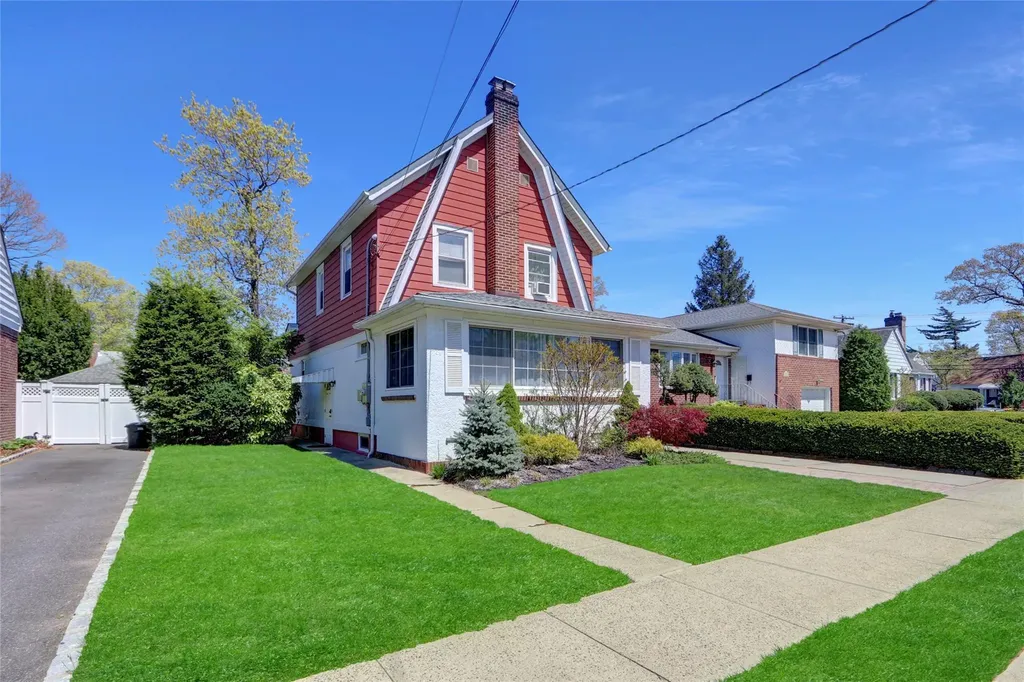 273 E Beverly Parkway Valley Stream NY 11580