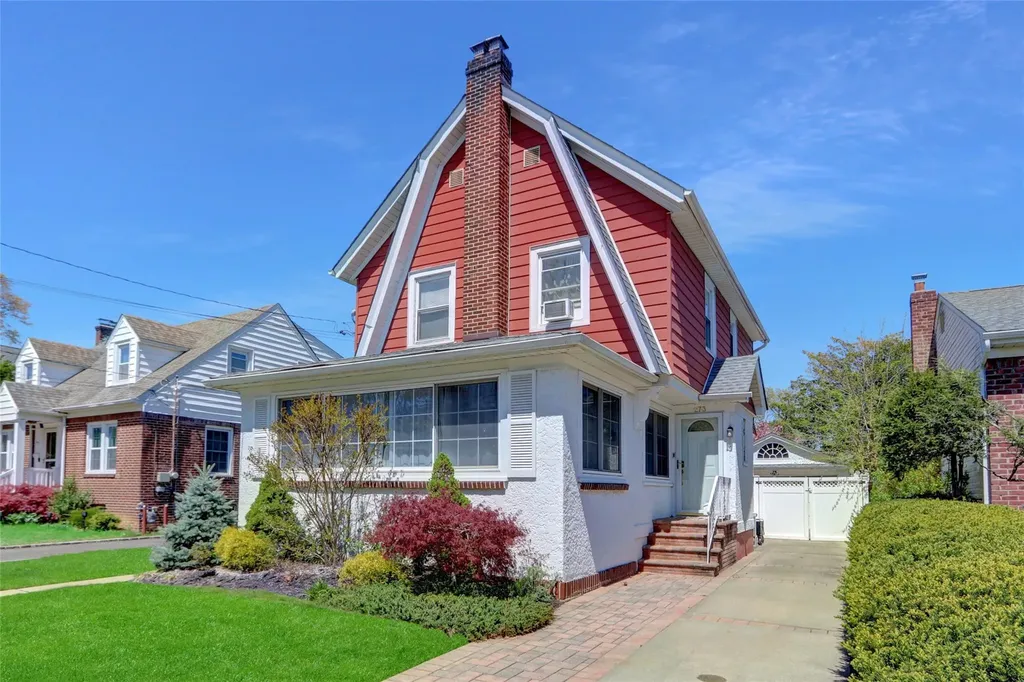 273 E Beverly Parkway Valley Stream NY 11580