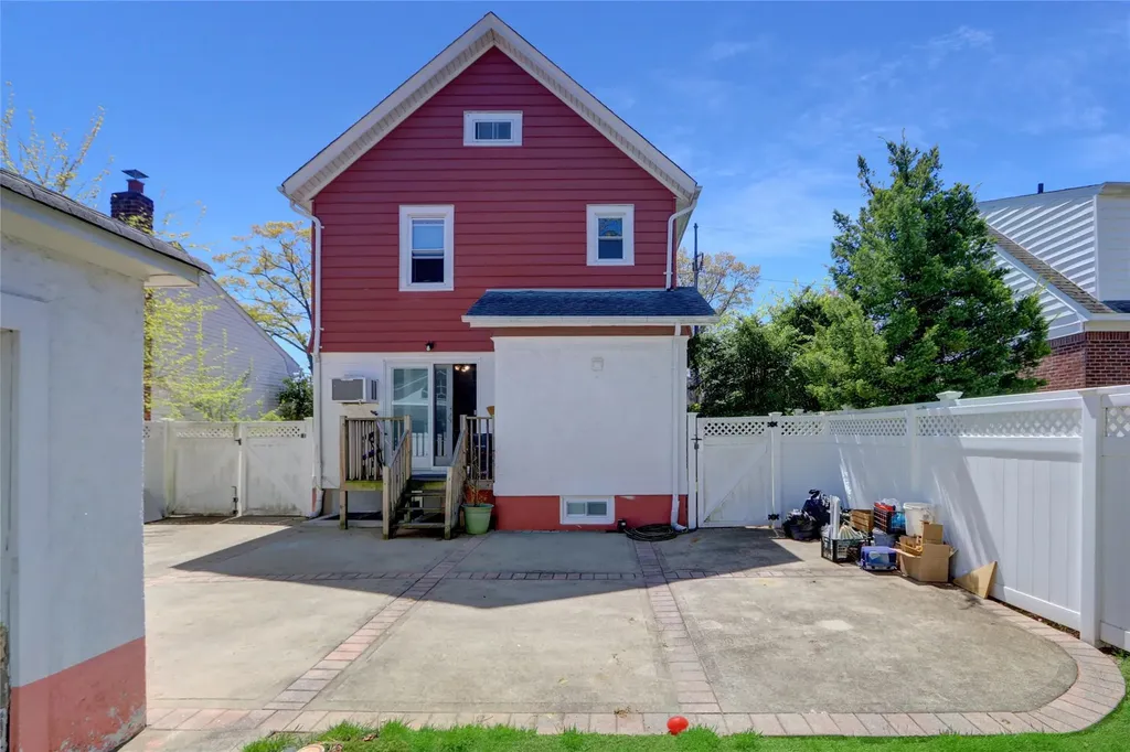 273 E Beverly Parkway Valley Stream NY 11580