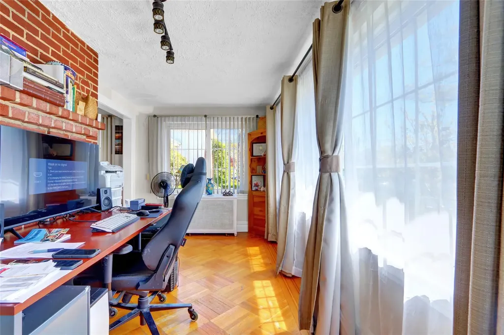 273 E Beverly Parkway Valley Stream NY 11580