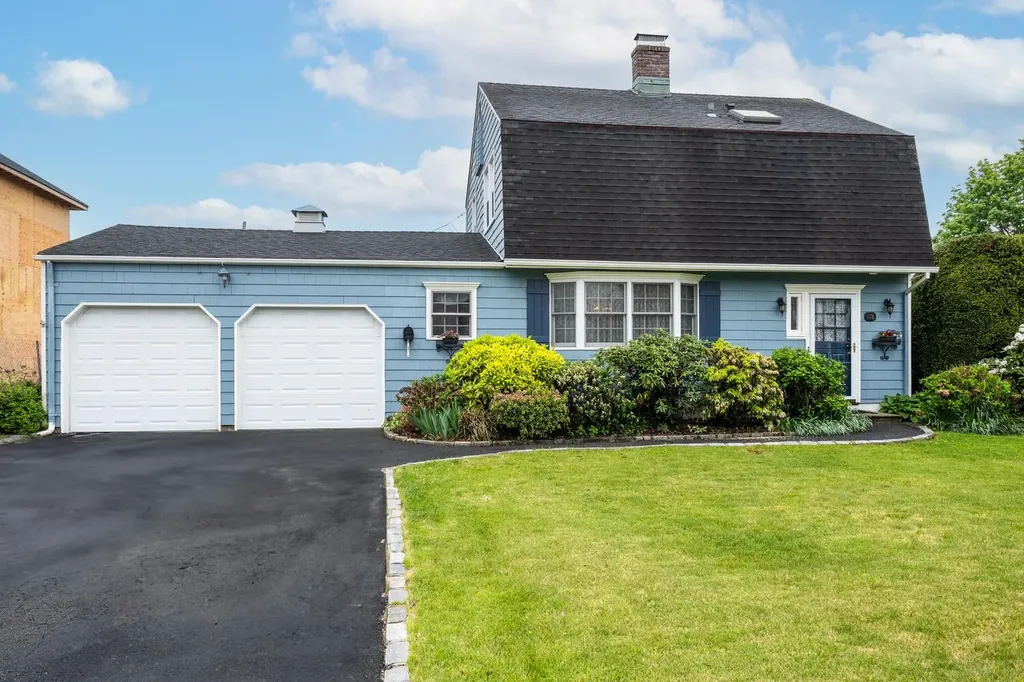 178 Harvard Street Westbury NY 11590