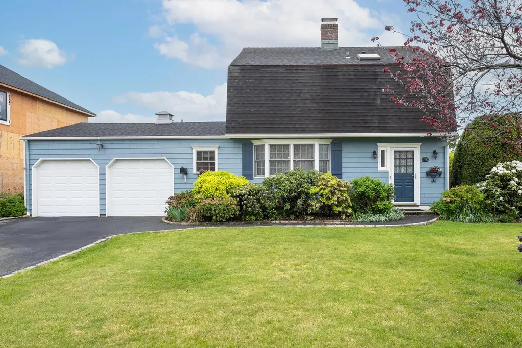 178 Harvard Street Westbury NY 11590