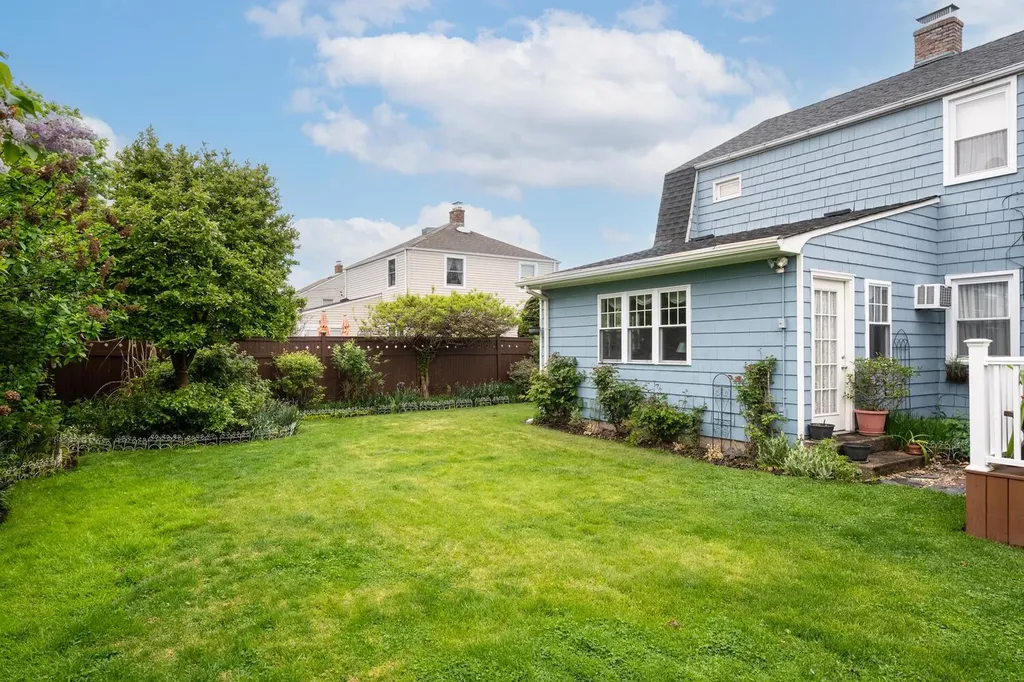 178 Harvard Street Westbury NY 11590