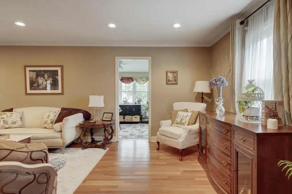 178 Harvard Street Westbury NY 11590