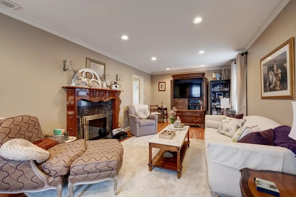 178 Harvard Street Westbury NY 11590