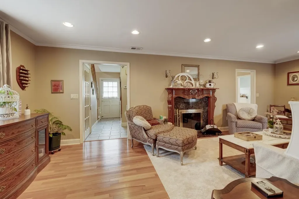 178 Harvard Street Westbury NY 11590