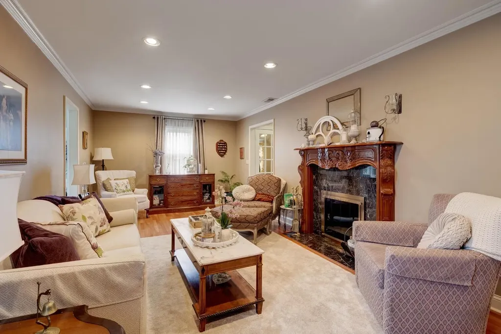 178 Harvard Street Westbury NY 11590
