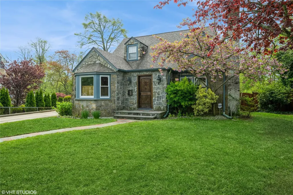 694 Lakeside Drive Baldwin NY 11510