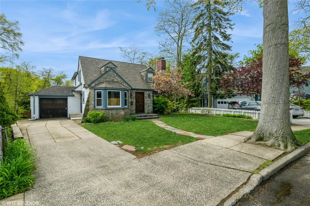 694 Lakeside Drive Baldwin NY 11510