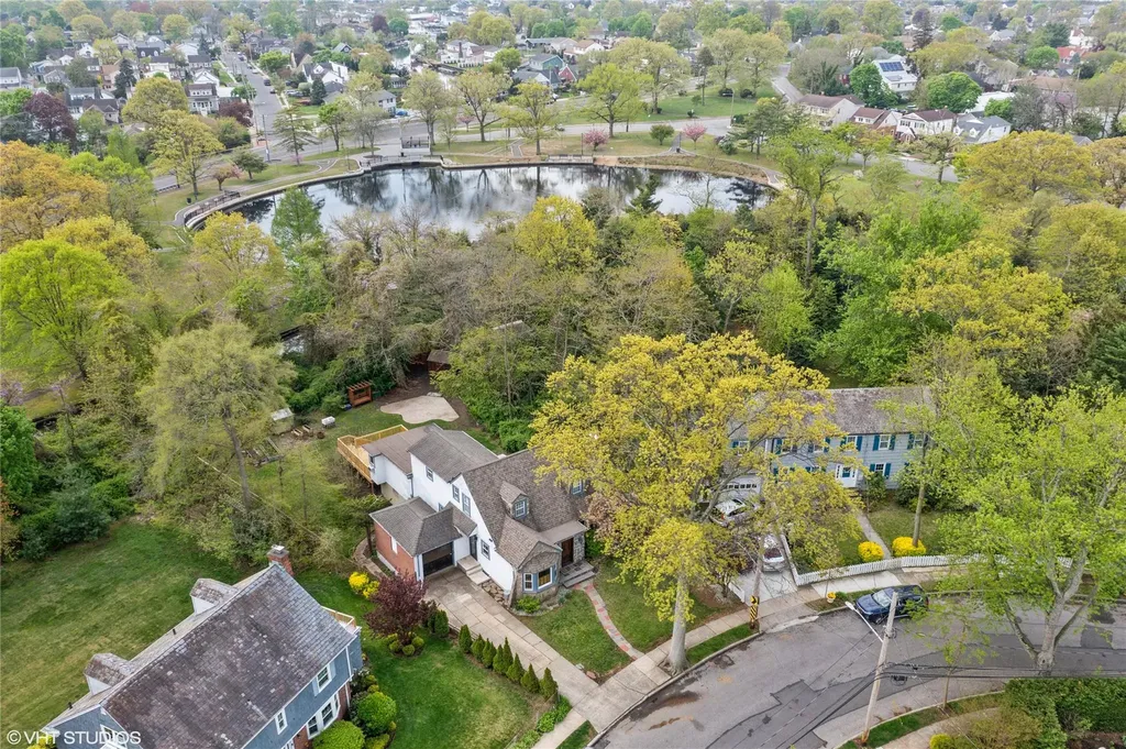 694 Lakeside Drive Baldwin NY 11510