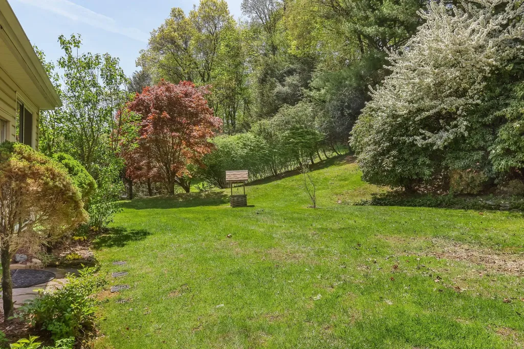 51 Brookside Road Mahopac NY 10541