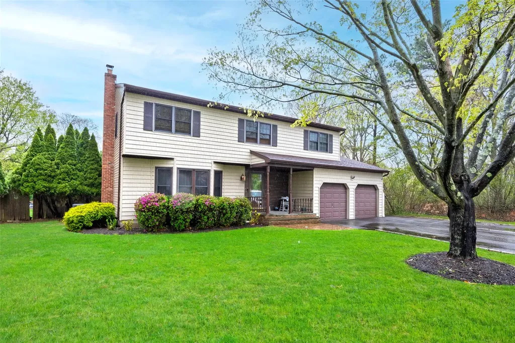 2 Heritage Lane Miller Place NY 11764