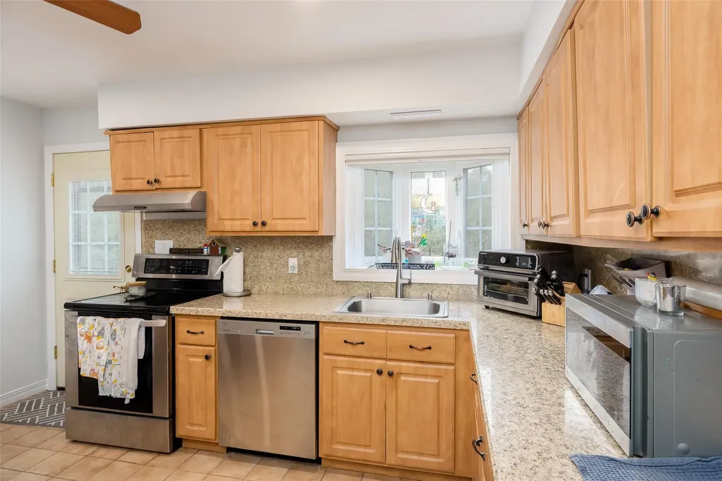 2 Heritage Lane Miller Place NY 11764