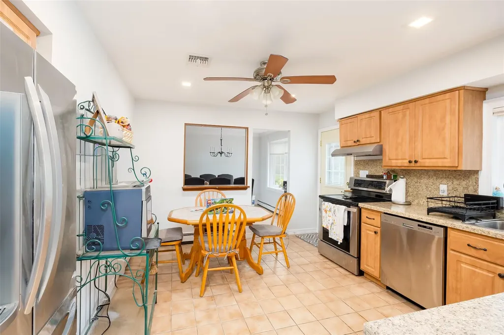 2 Heritage Lane Miller Place NY 11764