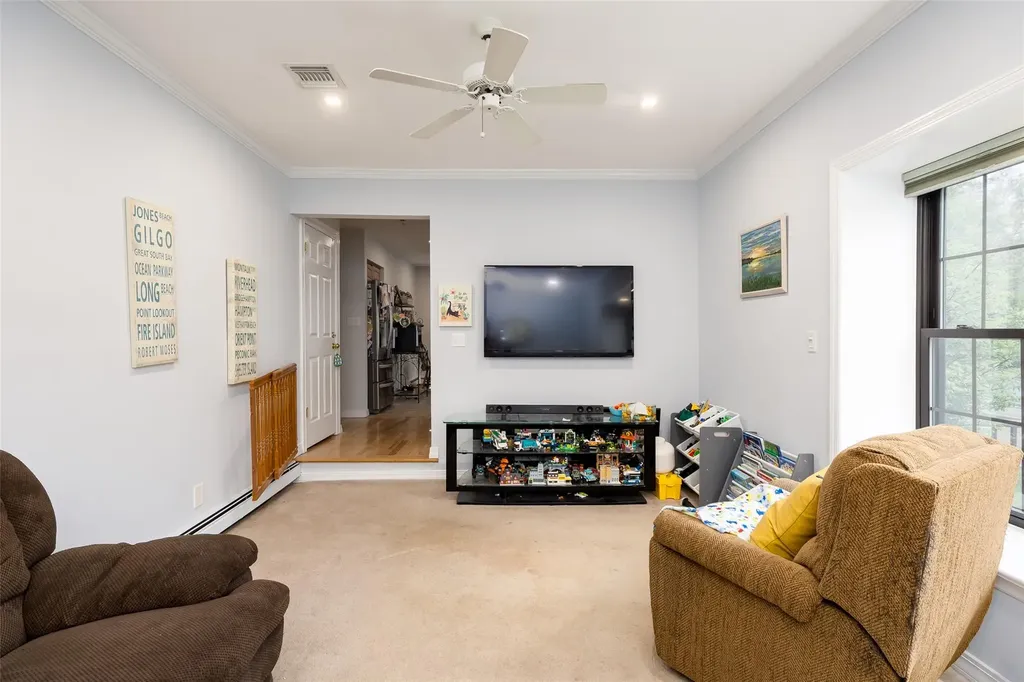 2 Heritage Lane Miller Place NY 11764