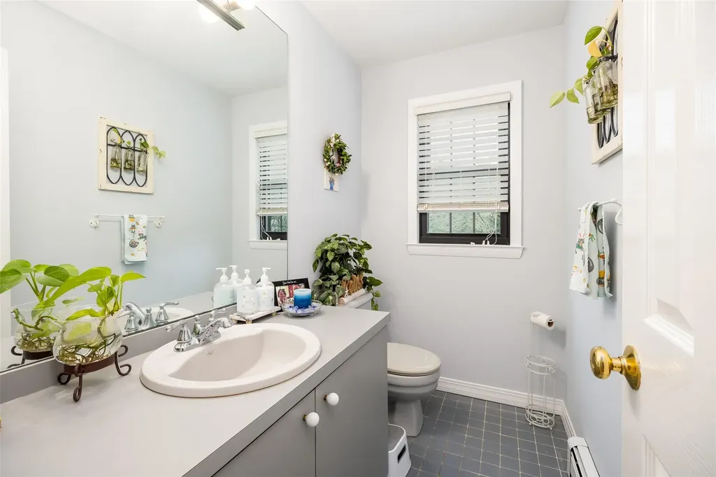 2 Heritage Lane Miller Place NY 11764