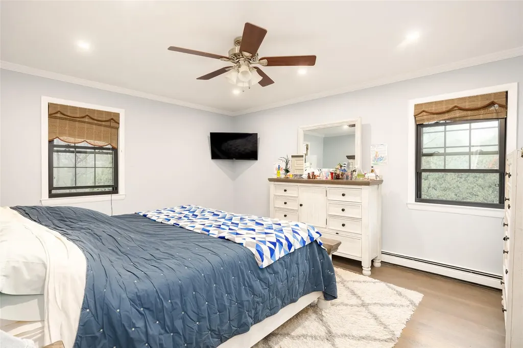 2 Heritage Lane Miller Place NY 11764