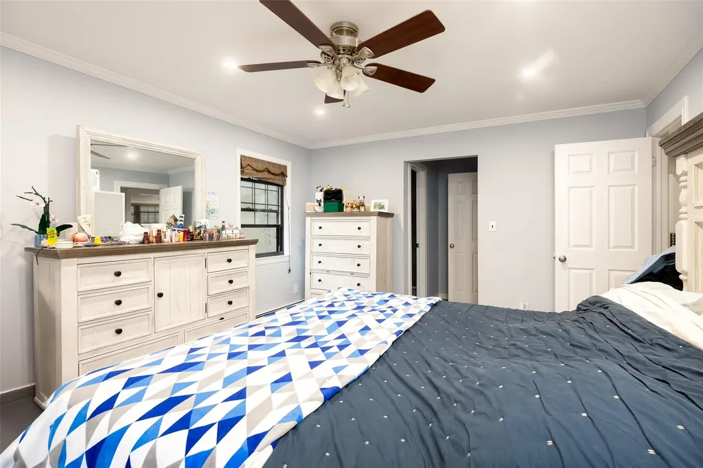 2 Heritage Lane Miller Place NY 11764