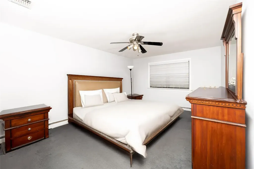 2 Heritage Lane Miller Place NY 11764