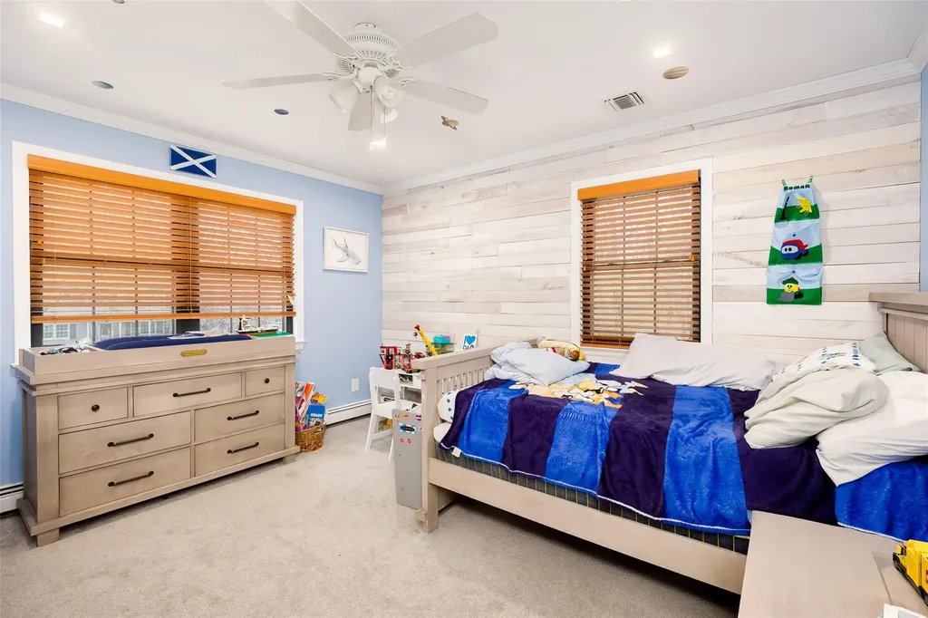 2 Heritage Lane Miller Place NY 11764