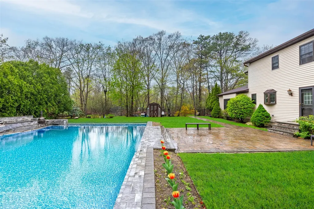 2 Heritage Lane Miller Place NY 11764