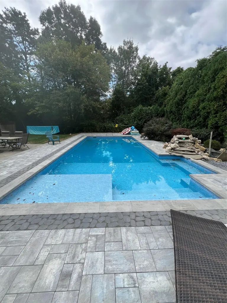 2 Heritage Lane Miller Place NY 11764