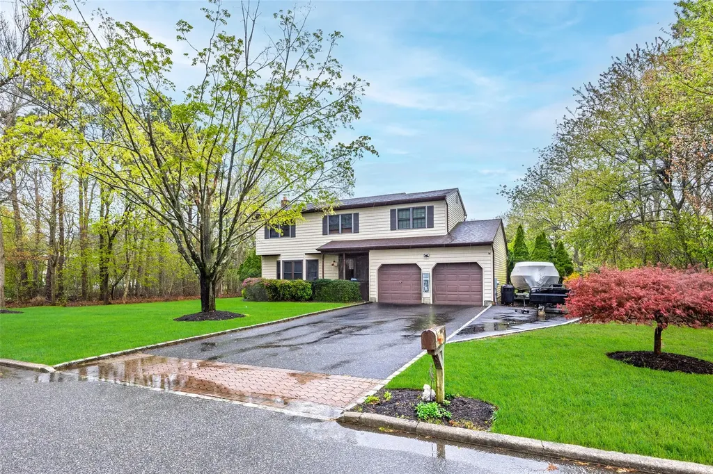 2 Heritage Lane Miller Place NY 11764