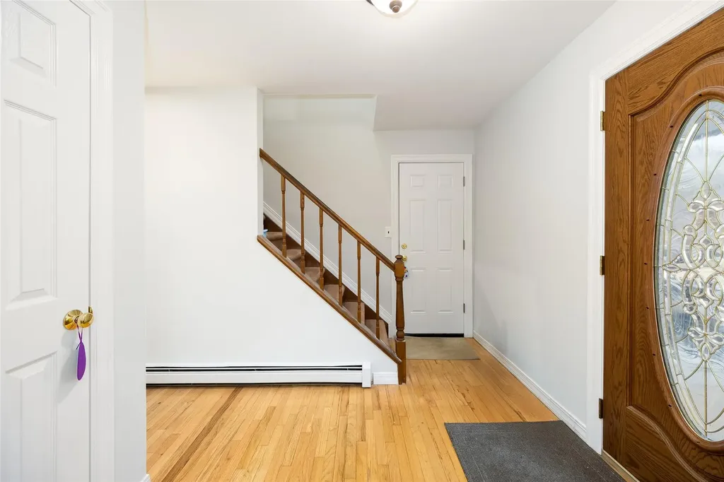 2 Heritage Lane Miller Place NY 11764
