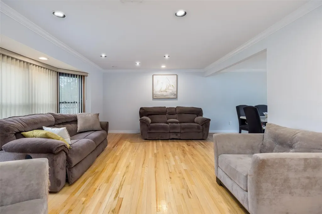 2 Heritage Lane Miller Place NY 11764