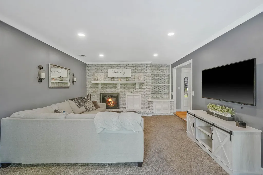 10 Jomar Road Shoreham NY 11786