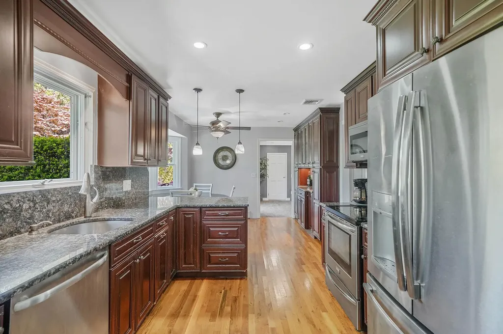 10 Jomar Road Shoreham NY 11786
