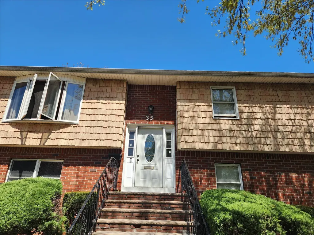 35 Mulford Place Hempstead NY 11550