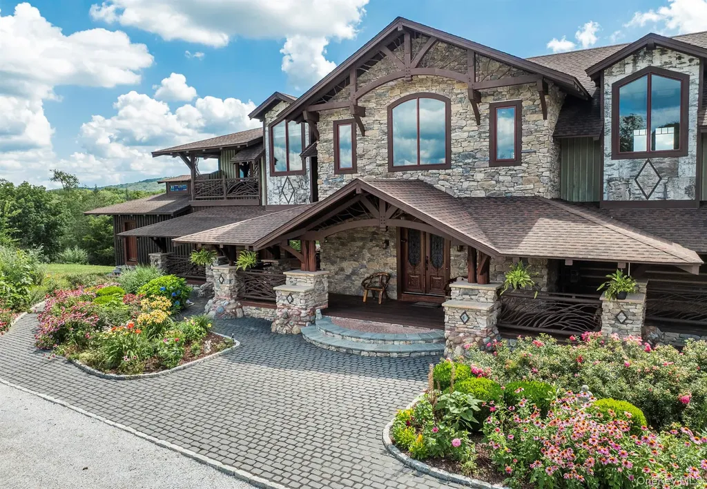 165 Drake Road Pleasant Valley NY 12569
