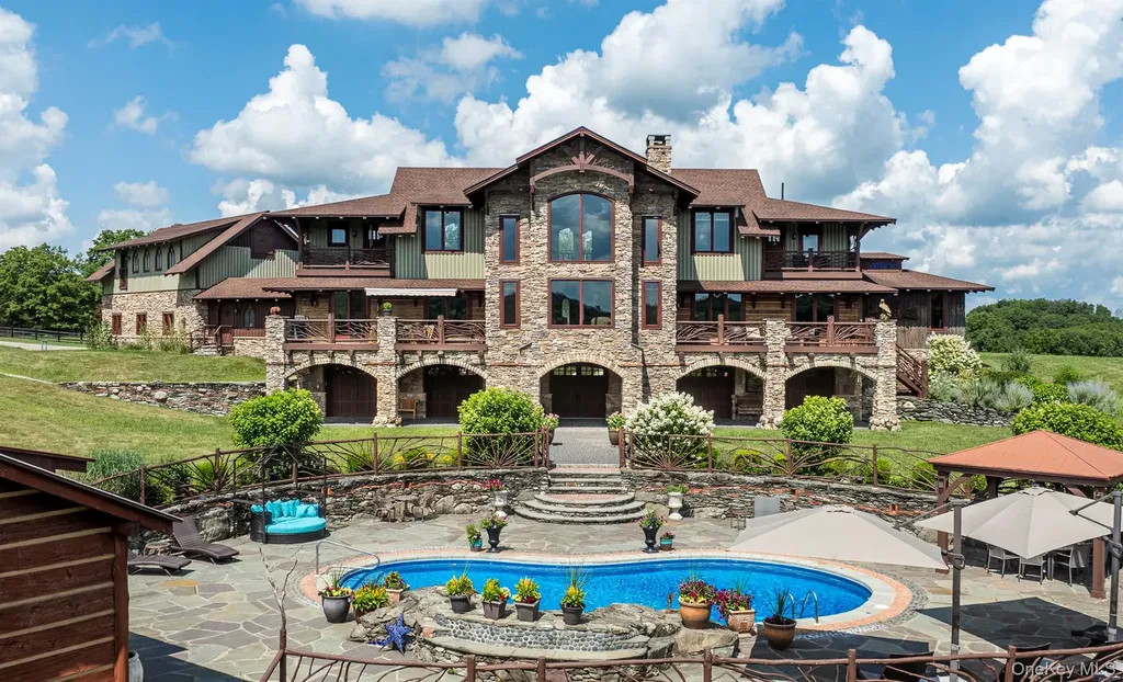 165 Drake Road Pleasant Valley NY 12569