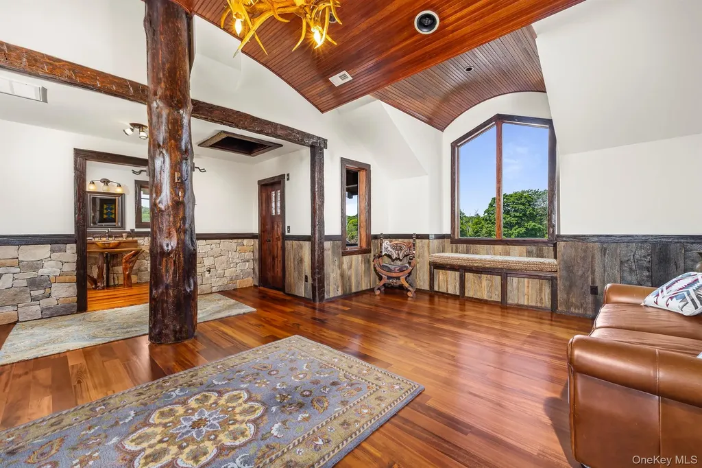 165 Drake Road Pleasant Valley NY 12569