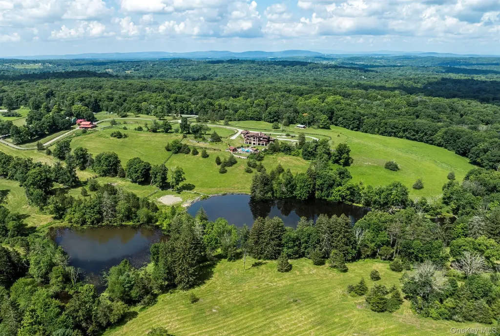 165 Drake Road Pleasant Valley NY 12569