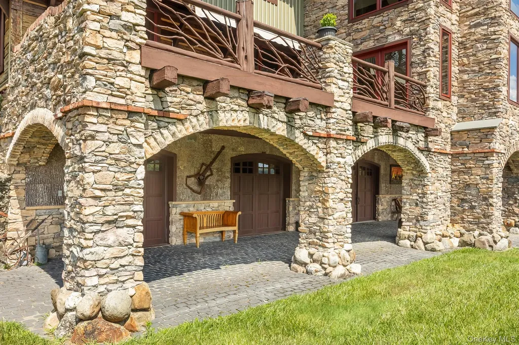 165 Drake Road Pleasant Valley NY 12569